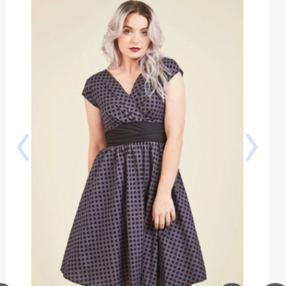 Modcloth "Pretty in a Park Bench" in Dots - Picture 2 of 3